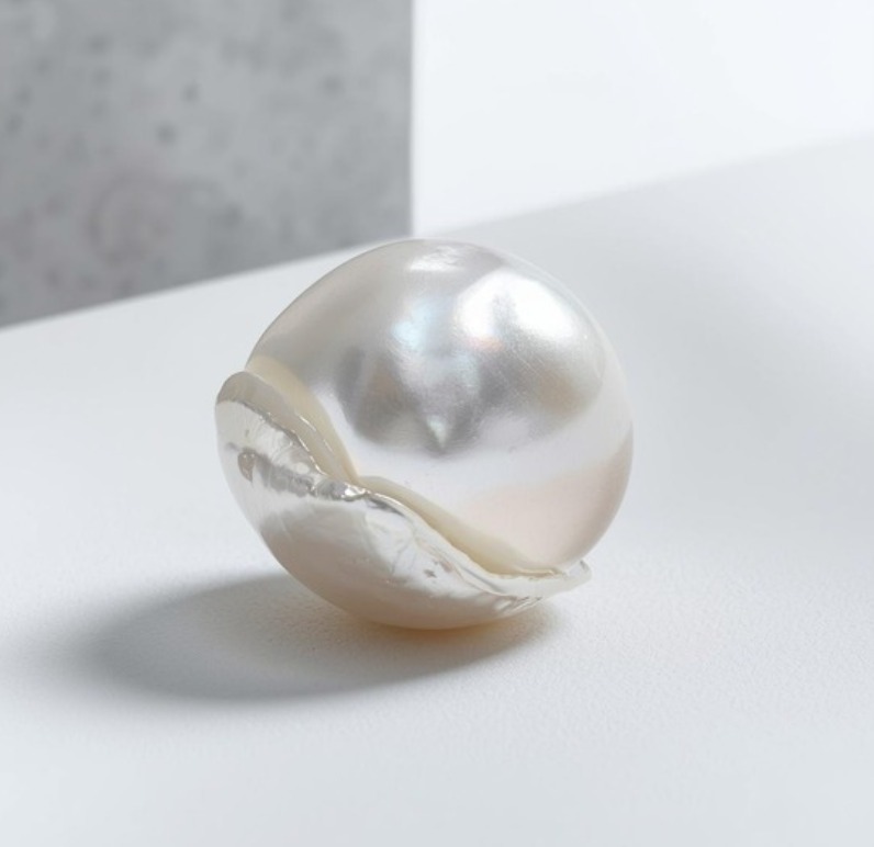 Mutiara Laut Selatan (South Sea Pearl) - Warna Putih / Perak Kualitas Medium (Ada Sedikit Flaw) Mutiara Laut Selatan (South Sea Pearl) - Warna Putih / Perak Kualitas Medium (Ada Sedikit Flaw)